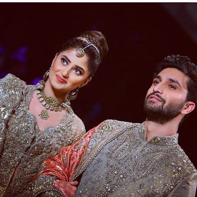 Sadiyah69636922's tweet photo. Ayyy khoobsurat couple π
#Zubia #Asfandyar
Tb #plbw17
Can't take my eyes off ufff Haeen o Jameel @Iamsajalali @ahadrazamir π₯π₯ββπ₯π
#sahad https://t.co/86XqC9AH5e