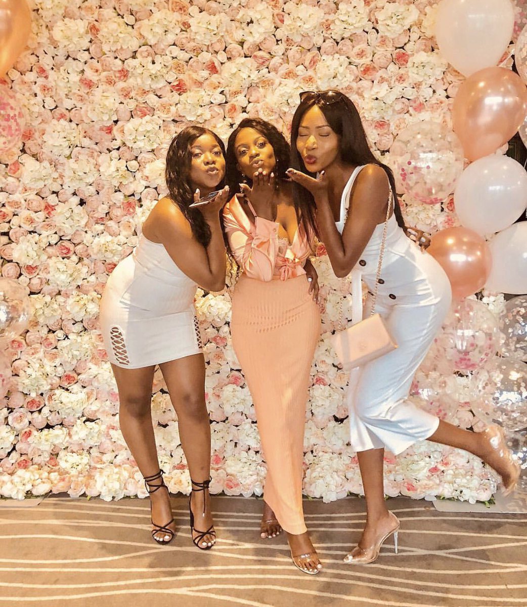 Beautiful ladies with our Pink Blush Flower Wall. Happy 21st Birthday Agnater 💗🌸
#flowerwall #21stbirthday #21stbirthdayparty #specialevents #floral #luxury #floraldisplay #eventinspiration #eventdecor #flowerbackdrop #backdrop #eventplanning #photography @alberts_worsley