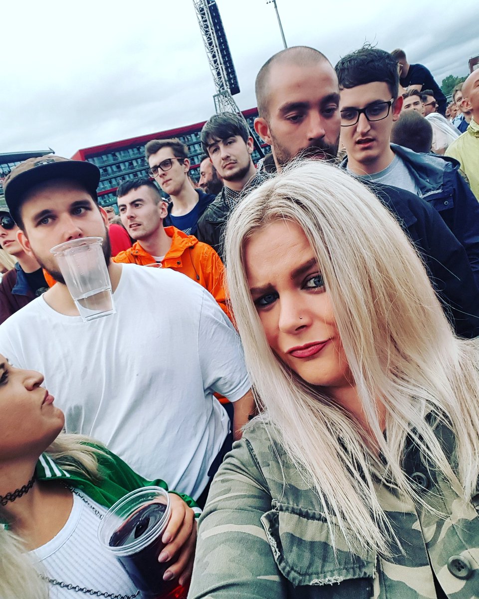 LLBoothy101's tweet photo. Weekends come and go... make the most of them with friends and music!! 🙌🙏 @liamgallagher https://t.co/T339QssgIP