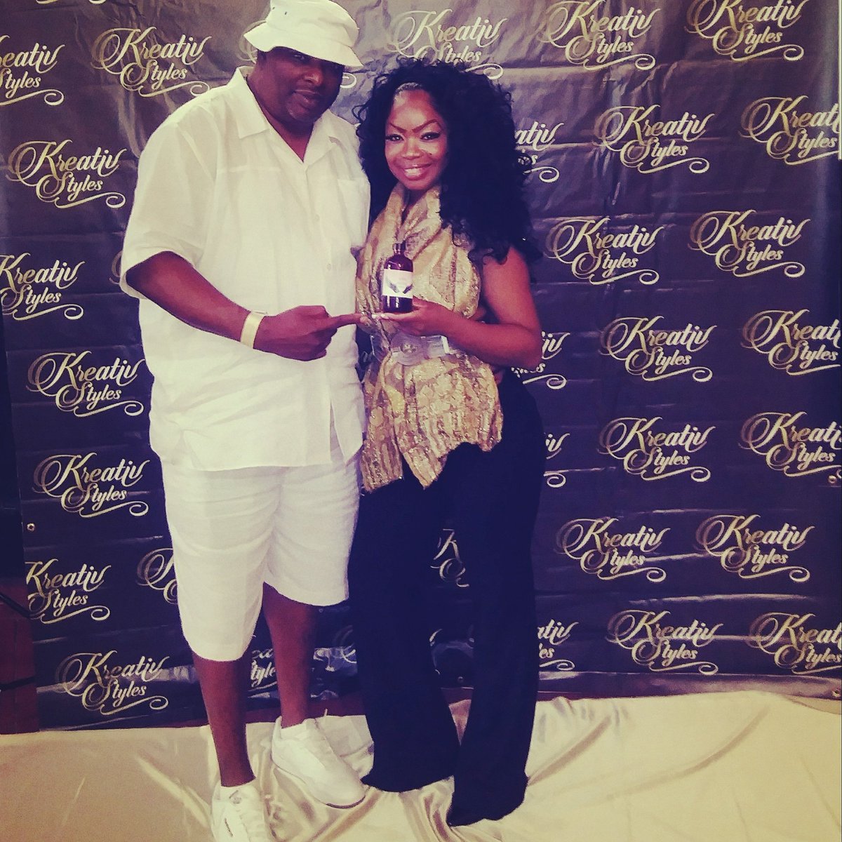 LeRuzLaRose's tweet image. Co-Founder Of ARK BELIE WINE LeRuz La Rose And Kwasi At The #2ndAnnualkreativestylelaunchnetworking #leruzlarose #kwasi #arkbeliewine