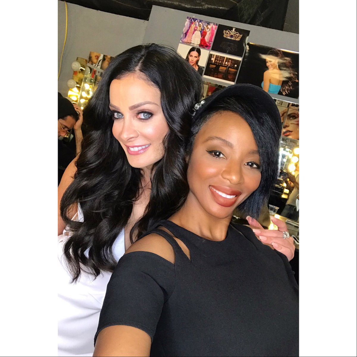 kbainc1's tweet photo. Just spotted a poster of #LOrealParis #Elvive campaign with #DayanaraTorres. 
#hair by #PekelaRiley @pekelariley #kbainc #kbahair #pekelarileyonhair #kenbarboza #masterhairstylist #hairstylist #hairinspo #haircampaign #ad #healthyhair #hairstyles #hairideas #hairinspiration https://t.co/jjNRQAPwFa