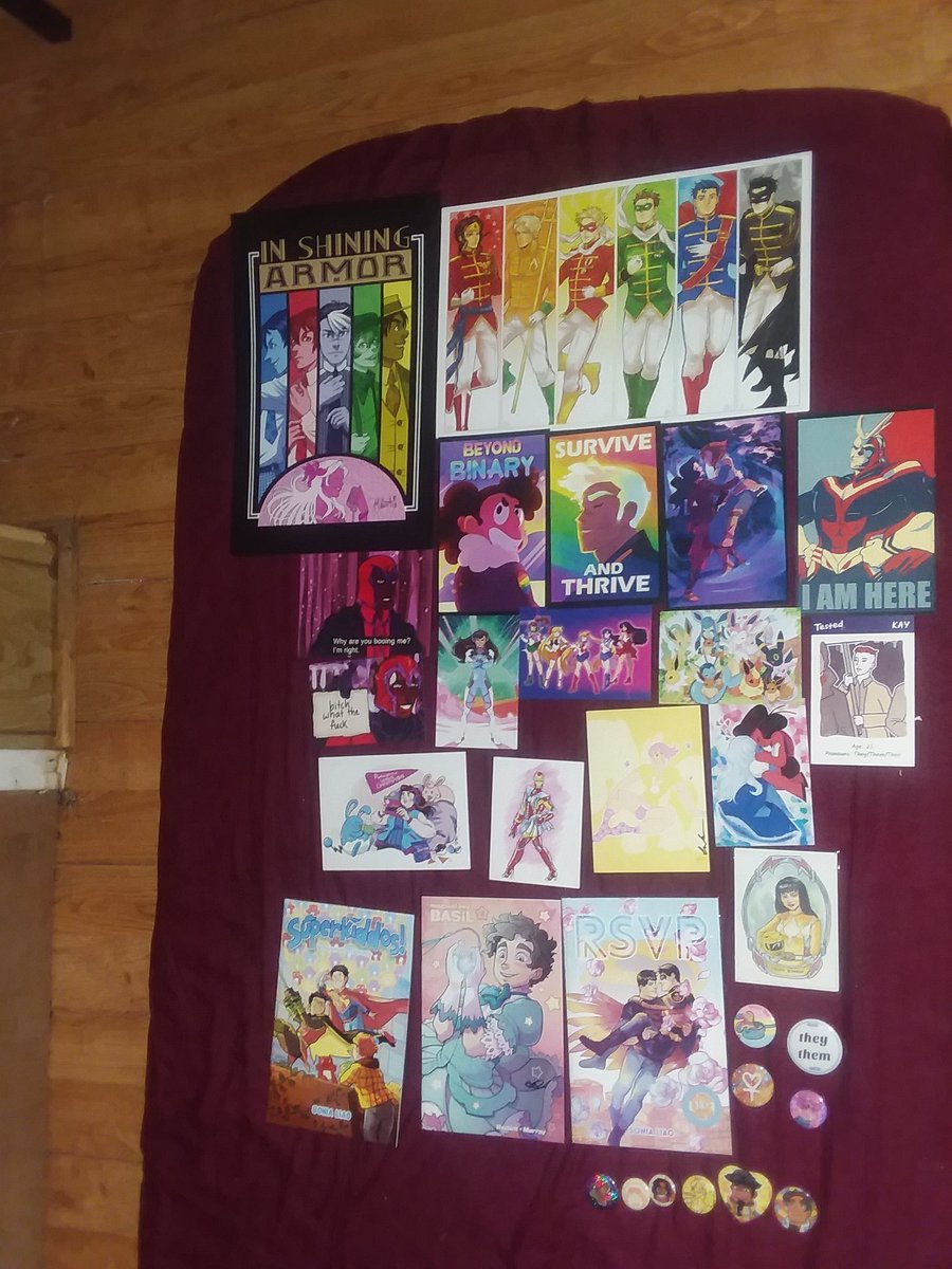 kylejohnson2813's tweet photo. All the Prints, fan fic and Pins I got this weekend at Flame Con
I said it once I said it again, Flame Con is not only the best LGBT con ever but also the best con I ever been to (It's even better then NYCC) #Flamecon #flamecon2018 https://t.co/ie3MDtAAEo