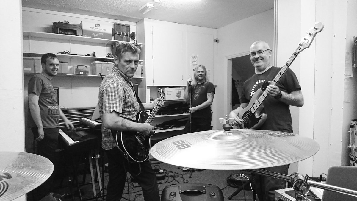 LighttheFuse4's tweet photo. When you tell the lads to smile and Chris does his "angry face" (his 3rd attempt) 😂 #rehearsal #livemusic #hull https://t.co/XB3uXdznIv