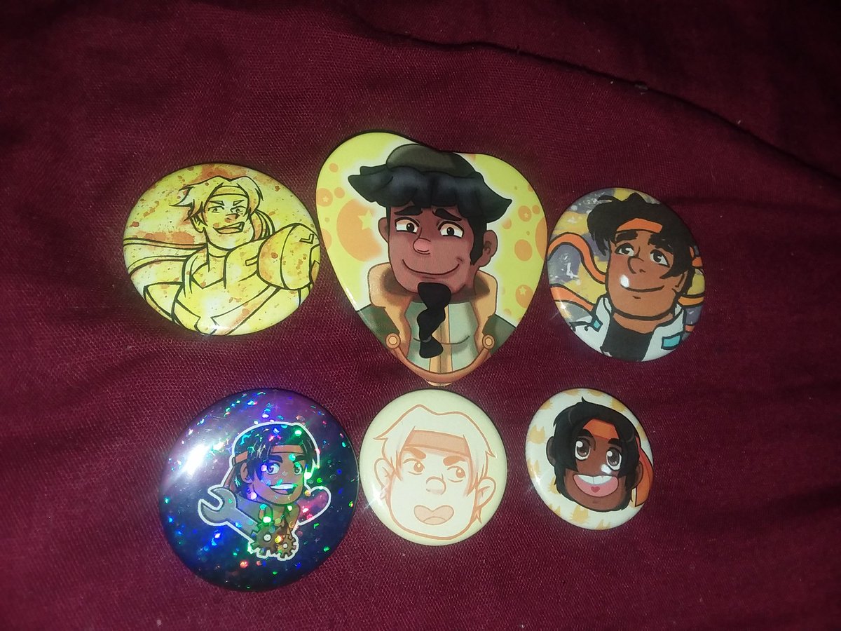 kylejohnson2813's tweet photo. One thing I'm pride if this weekend was that I manage to found all the Hunk pins at Flame Con #hunk #Voltron #FlameCon #flamecon2018 https://t.co/WuiGv1rUyI