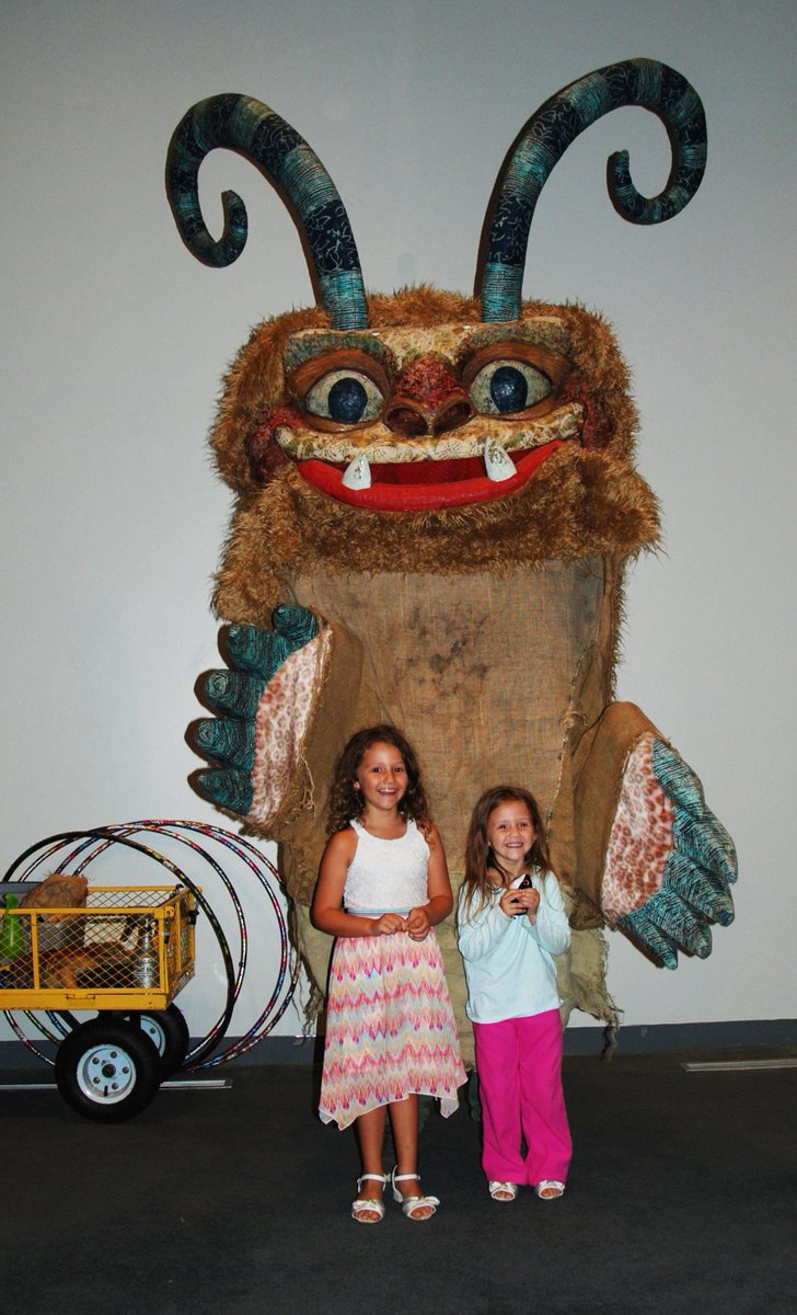 GFRPartners's tweet photo. Thank you to #CreativeArtsNetwork for having #ToeJamPuppetBand perform at Fall River Heritage State Park. The families had such a wonderful time enjoying the music, laughter and games! Thanks to special guest, #BigBrownPuppet, for the fun #photoop! https://t.co/NRzW8kJtfp
