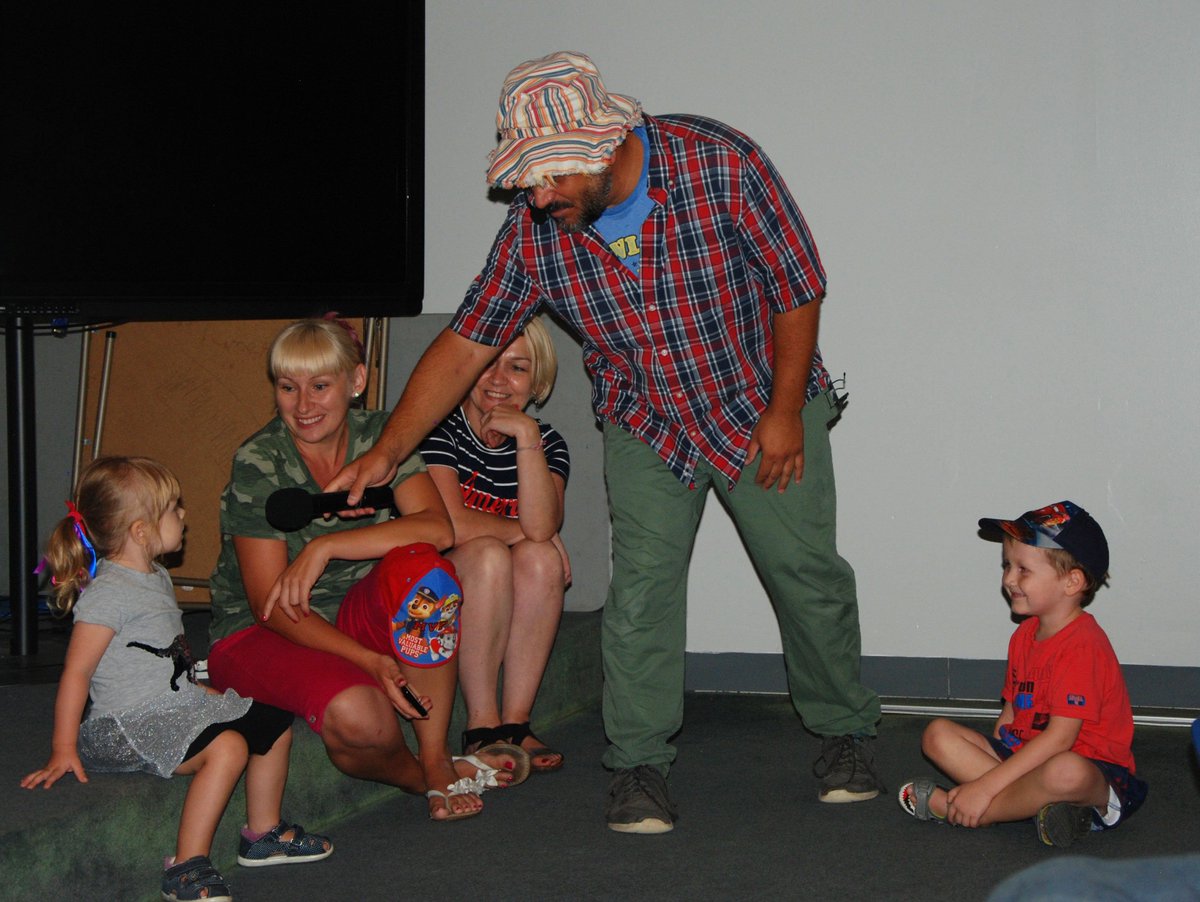 GFRPartners's tweet photo. Thank you to #CreativeArtsNetwork for having #ToeJamPuppetBand perform at Fall River Heritage State Park. The families had such a wonderful time enjoying the music, laughter and games! Thanks to special guest, #BigBrownPuppet, for the fun #photoop! https://t.co/NRzW8kJtfp