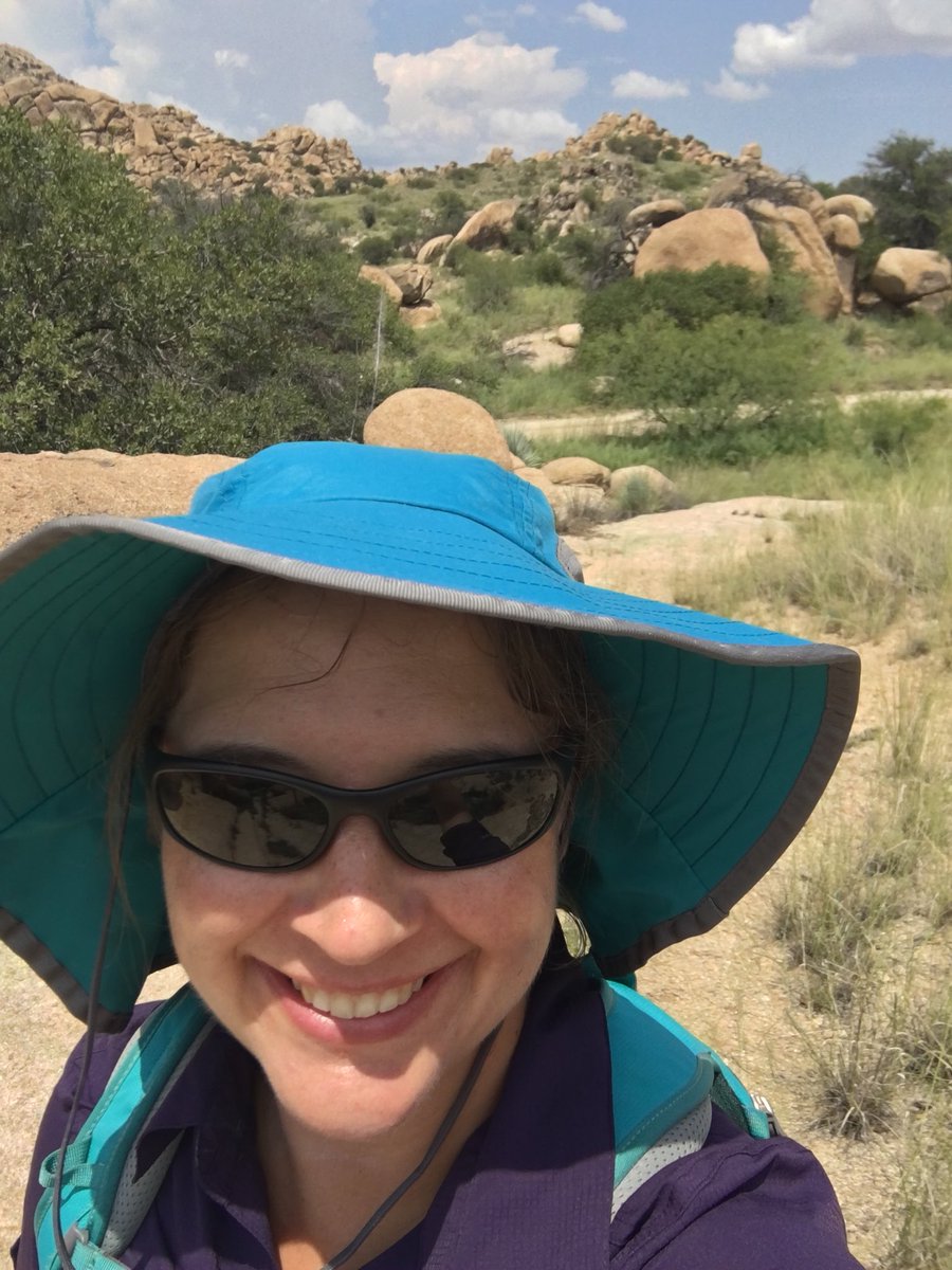 IsonJenniferL's tweet photo. What do botanists do on their way to the #BeeCourse? Sample plants of course! Very lucky to spend the last few days with my friend, mentor, and amazing botanist Lyn Loveless #Iamabotanist https://t.co/9DM6lygaEa