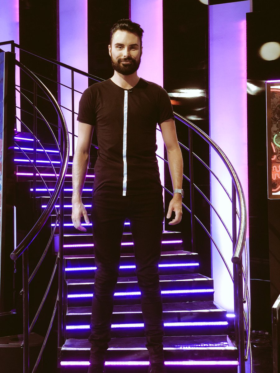 RylanStyle's tweet image. . @Rylan wears t shirt @__UNCONDITIONAL belt and jeans @ASOS boots @LouboutinWorld #CBB #CBBBOTS