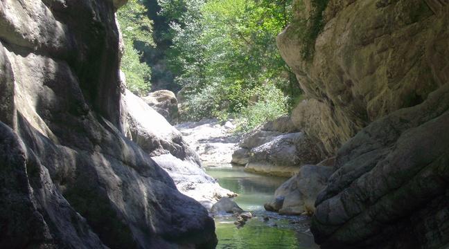 20Minutes's tweet photo. Italie : Huit morts dans la crue soudaine d'un torrent en Calabre https://t.co/JsXo3yKs7m https://t.co/x3ZTXKVBx6
