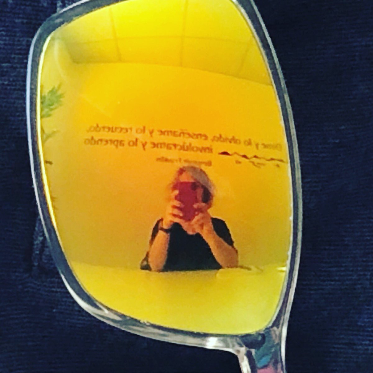 pilarsaura_v's tweet photo. #Selfportrait #atwork #Summervibes #Iloveyellow https://t.co/OwpQ1H5atL