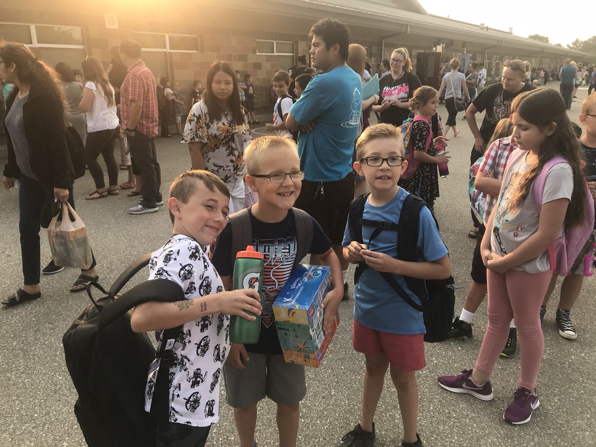 GraceJordanBSD's tweet photo. #firstdaybsd2018 #HearUsRoar Welcome Back Jaguars! https://t.co/0MOVnQo27p