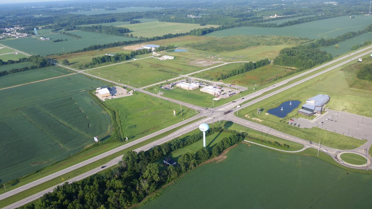 UCAirCareDoc's tweet image. Hey @mercy_health, I thought you might enjoy this aerial shot of #MercyMtOrab I took last week from #AirCare3. Much respect to the docs, nurses, medics, HUCs, and techs there, who do a great job caring for the residents of Brown County.