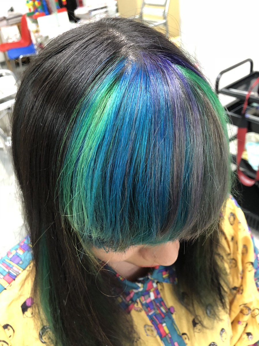 ストロベリーロックス 赤羽カラー専門店 Sur Twitter 本日のヘアカラー インパクト大の前髪ミックスカラー 水色と緑と紫とシルバー 欲張り過ぎて自己主張激しめだけど目立ちたい人はこれくらい振り切ってやってもいいよね インナーにもいろんな色入ってるから