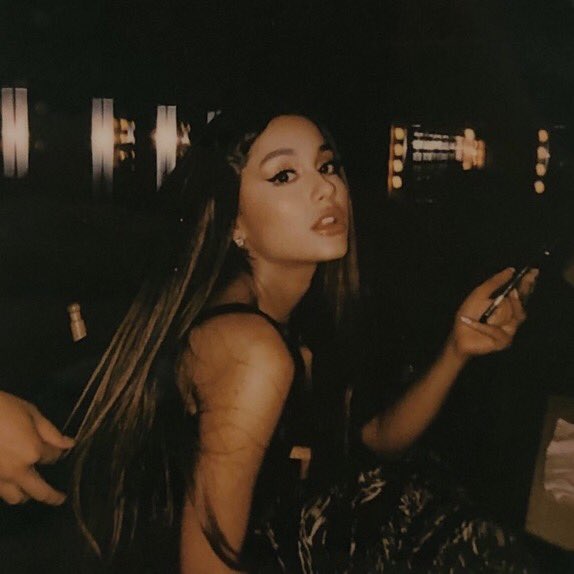 tattooedkiss's tweet photo. how is she SO STUNNING https://t.co/dKnIHnmPMt