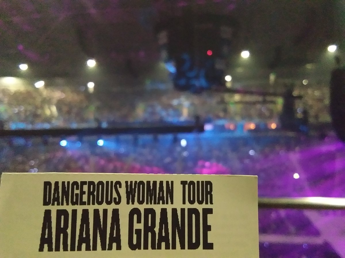 marquez_dandan's tweet photo. 1 year since #DWTour imissyousomuch @ArianaGrande 😭❤ https://t.co/nLznNdaRiz