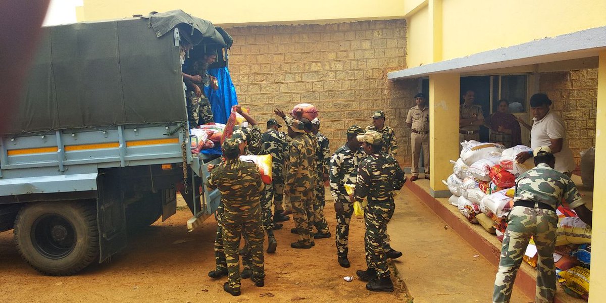 crpfindia's tweet photo. #GCBengaluru dispatched more ration &amp; relief material for flood victims in Kerala
#WomenWarriors of #240Bn contributed time &amp; resources for collection and packaging of relief materials. The items will be distributed by #105RAF in relief camps.

#RapidActionForce
#FightingFloods https://t.co/9VQ3S0K3sv