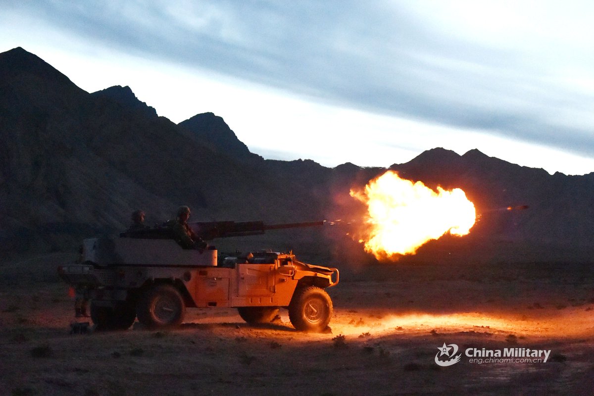 rajfortyseven's tweet photo. #China #PLA #WTC #76GA #PCP001 82mm vehicle mounted self-propelled #mortar firing in #Kunlun mountain range.
HR pics released by #MND 8/18/2018 https://t.co/Zh4Bn8eqaN