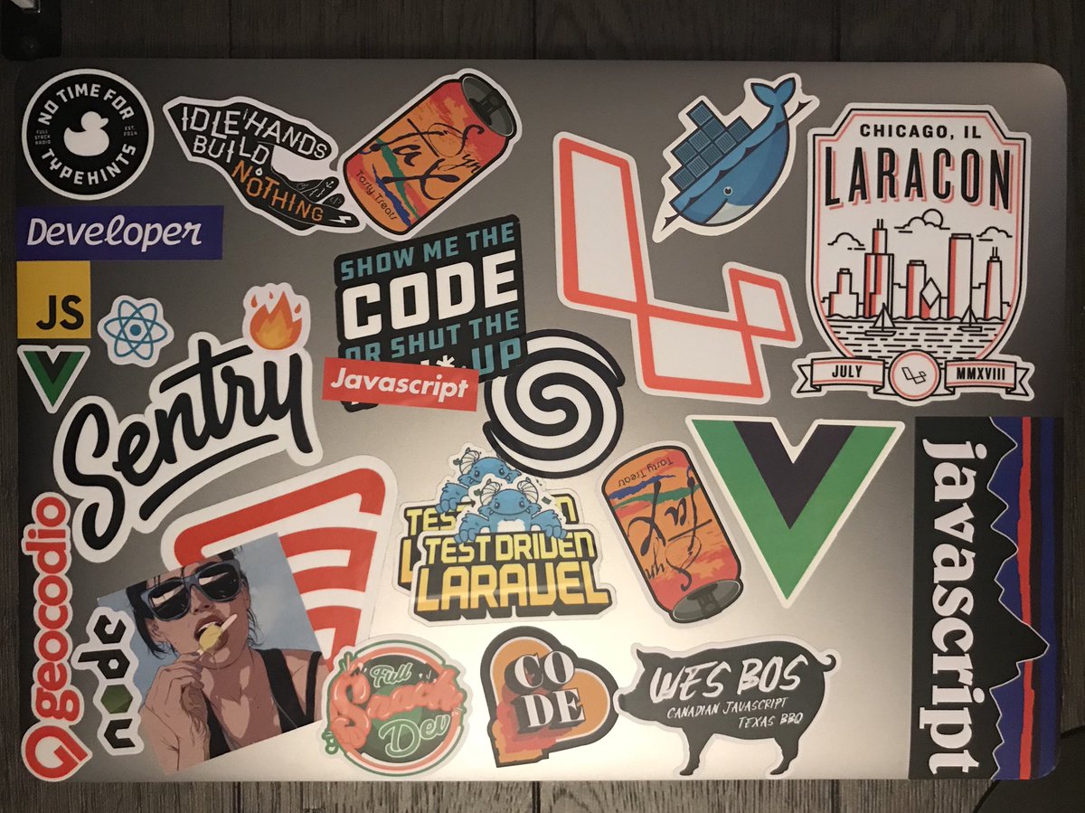 RonnyTomasetti's tweet image. 🔥🐳 #laravelstickercontest2018