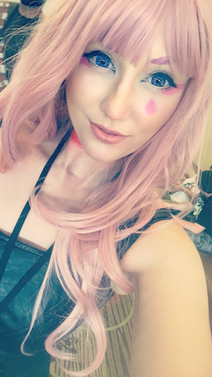 SuzAnneDeCarma's tweet photo. I felt so cute in my Yuna cosplay. #firstcosplay #inyears #bthebeginning #AnimeFest2018 #animemakeup https://t.co/HiDooQZU6s