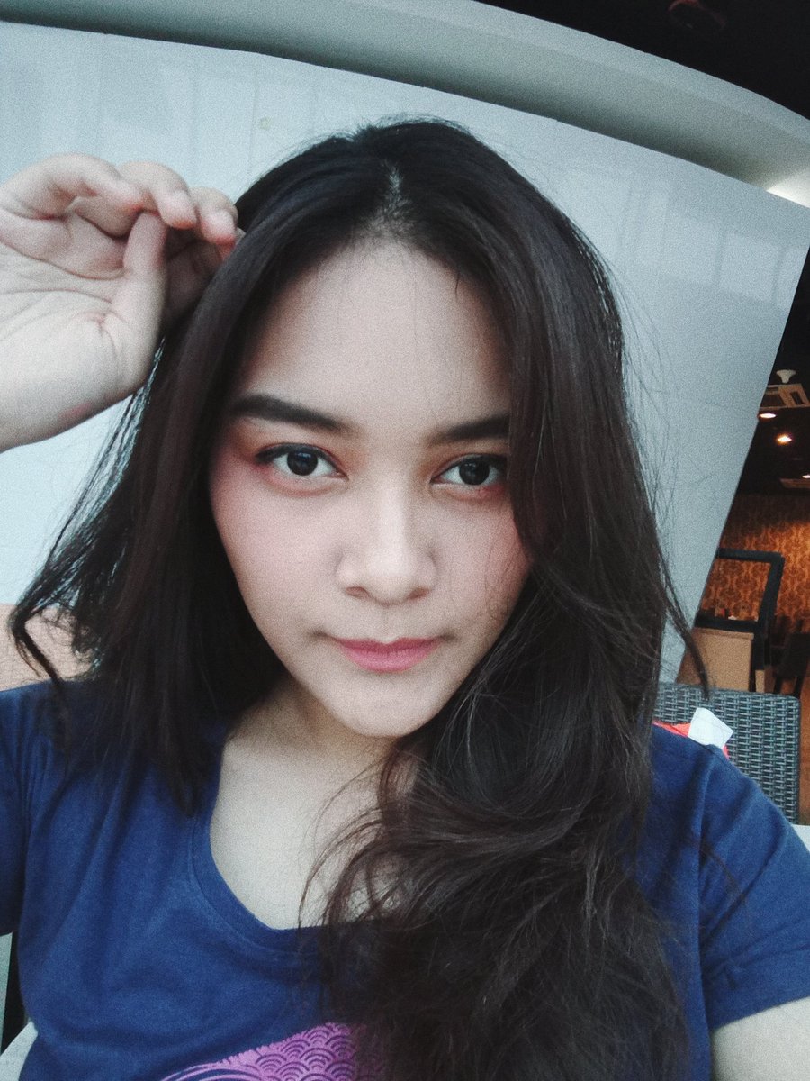 piyi__'s tweet image. Guys aku nemu filter yg bagus for all kind of selfies di vsco.
Filter: A8 +5.9
Exposure: +0.2
Contrast: +0.2
Grain: +0.8