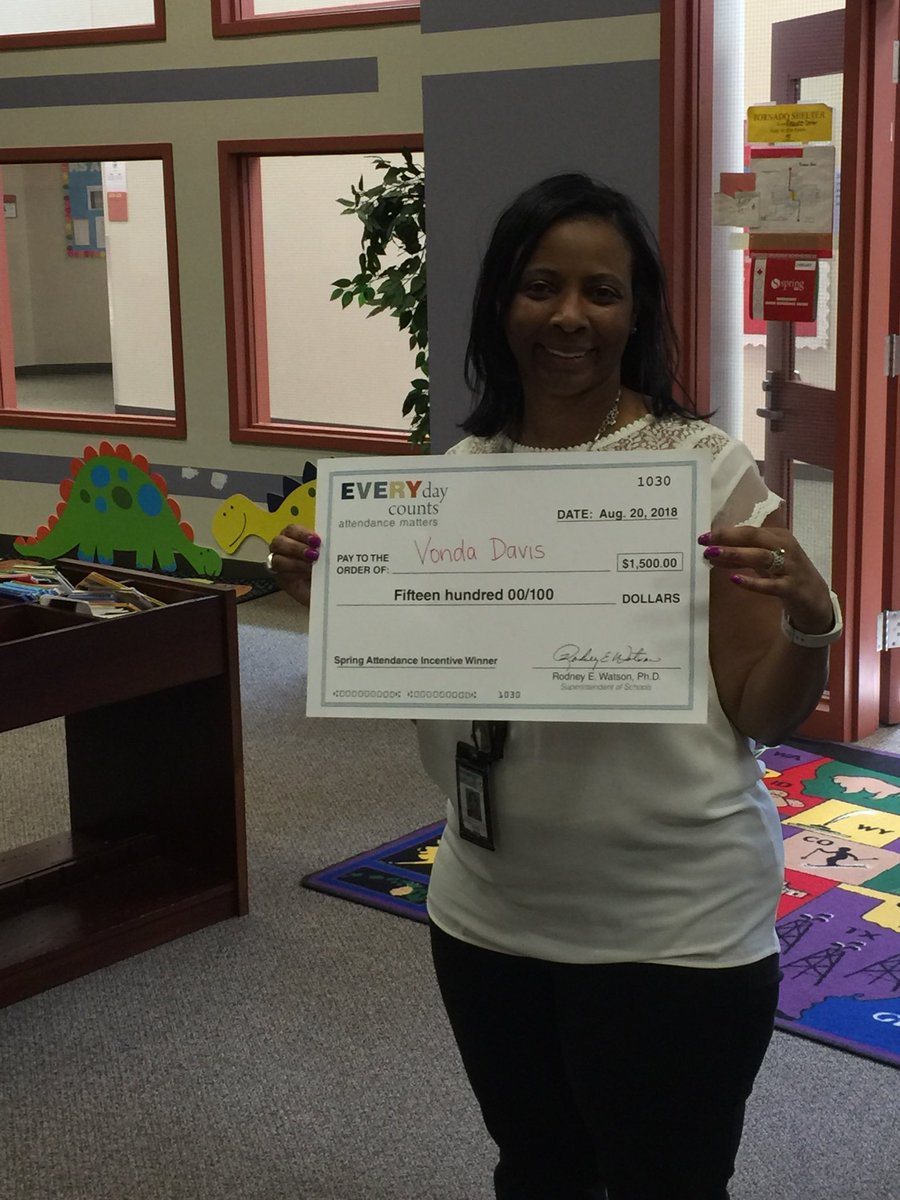HeritageElemen1's tweet photo. Thank you Mrs. Davis for committing to our 3rd grade scholars EVERY DAY last year! You are most deserving of this 🥇! #DestinationAchievement #WelcomeSpringISD @hphyder https://t.co/gYcajx5tUQ