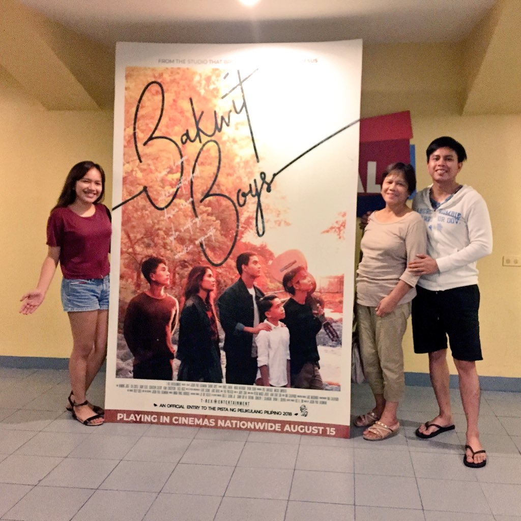 inyiyruma's tweet image. “Simple storyline, yet powerful message. inspiring, uplifting, superb cast. Bakit di nabigyan si Devon ng break sa ABS-CBN, eh magaling artista!!” - comment from my mom.

Watched last fullshow of  #BakwitBoys with the Fam (Mama, @ShaynaYruma, Jun2) last night at SM Megamall.