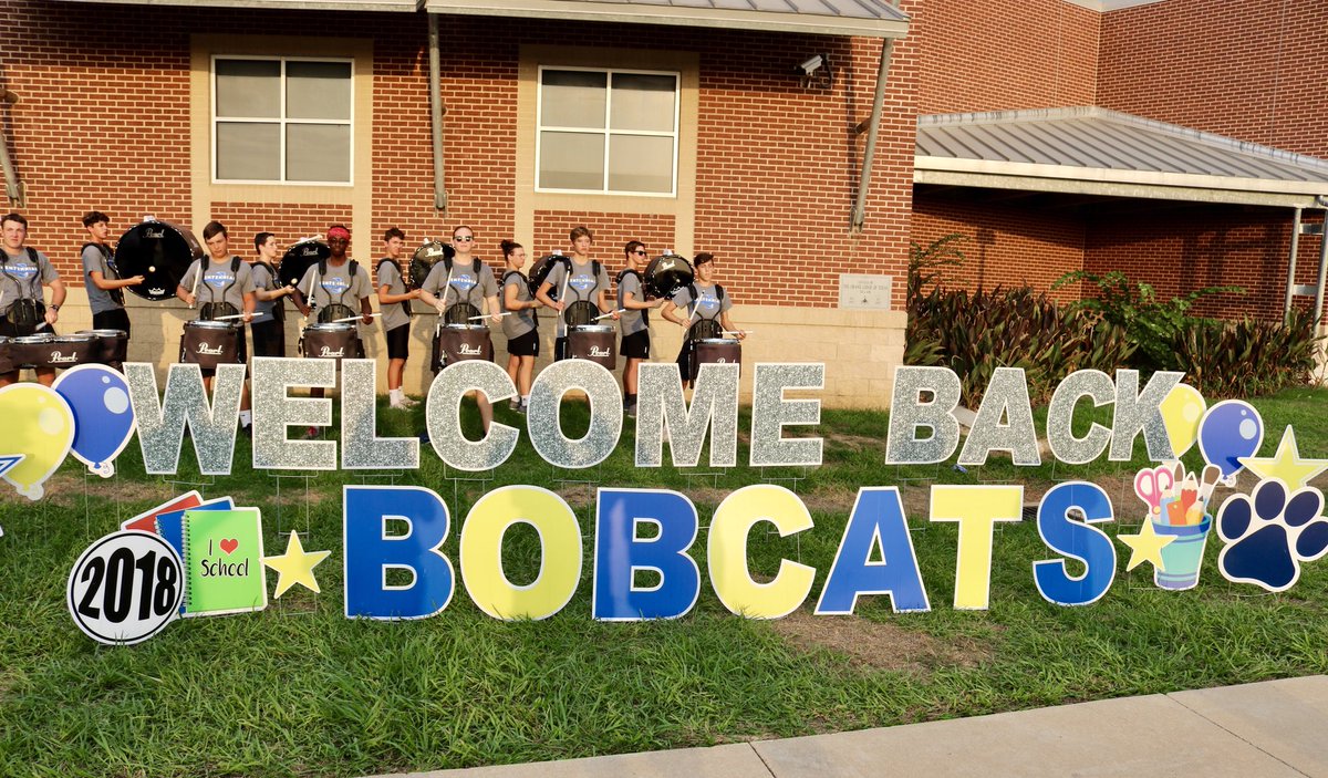 BretJimerson's tweet photo. Drum lines, red carpets, car line serenades, and ninja 🐢 were some of the wonderful ways our schools welcomed students back! #BISD1stDay https://t.co/QhqbTq49Y9