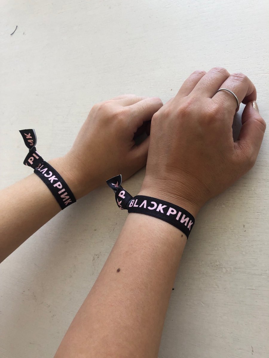 タワーレコード K Pop そして Blackpink Towerrecords コラボグッズも登場 ブルピン ロゴをあしらったコインケース 缶バッジキーホルダー Llサイズ クリアファイル収納ホルダーの3アイテム ブルピングッズを取集している Blink さんは必携 タワーレコード K Pop そして Blackpink Towerrecords コラボグッズも登場 ブルピン ロゴをあしらったコインケース 缶バッジキーホルダー Llサイズ クリアファイル収納ホルダーの3アイテム ブルピングッズを取集している Blink さんは必携
