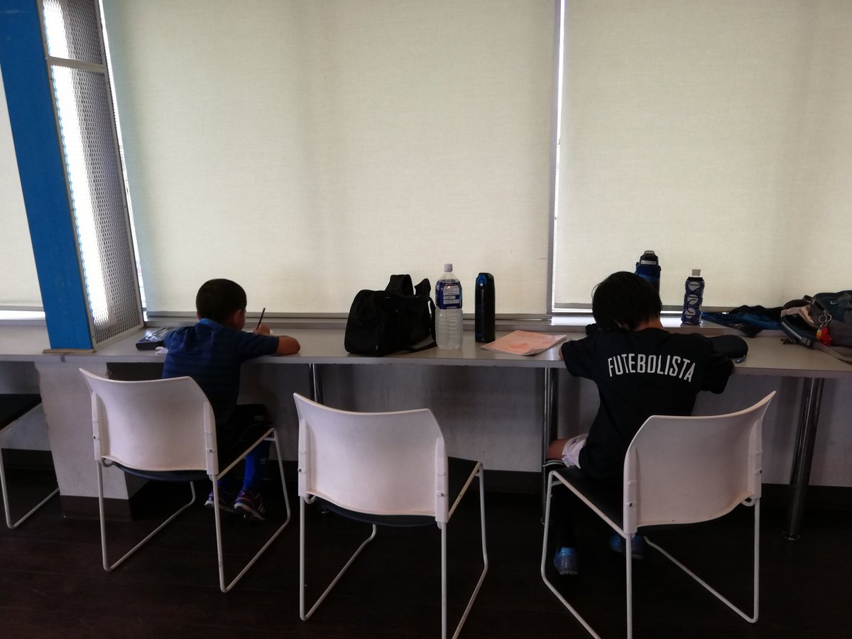 スクエア と言えば私です 力の湯とも言われますが ま それもいいでしょう サマースクールの昼食後の勉強タイム 自分で 勉強しやすい環境を作り 時間も自分で決めてやってもらってます 集中 目標達成の為に それで良かったのか 勉強終わり次第