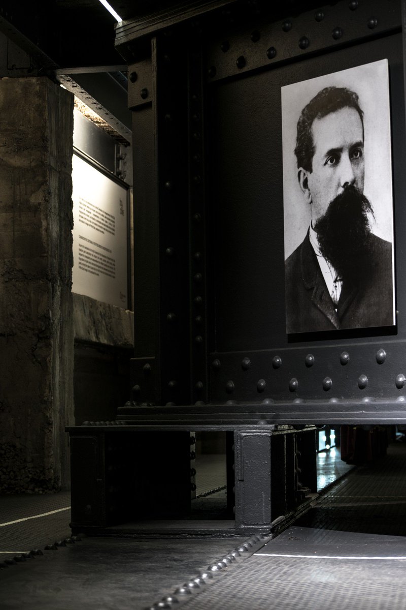 Descubre el interior del <a href="/monrevmex/">MRM</a> Explora las galerías al interior de la estructura y sorpréndete con la exhibición "La revolución en el cine" fotografías  y video que capturan los momentos de la primer revolución filmada del mundo: la revolución mexicana.  #museos #explore