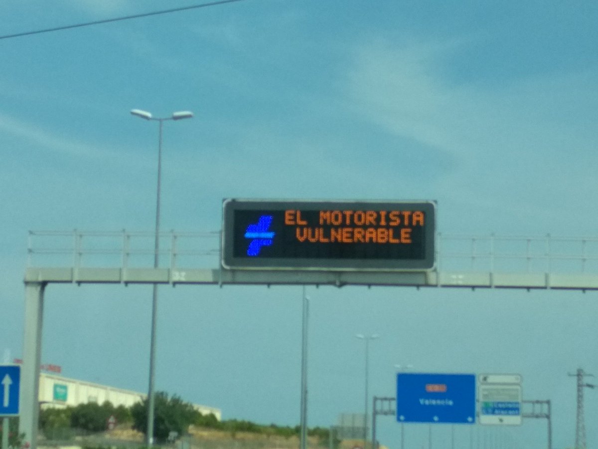 irropo's tweet photo. Momento intenso patrocinado por la DGT. https://t.co/zO0PyDvqdX