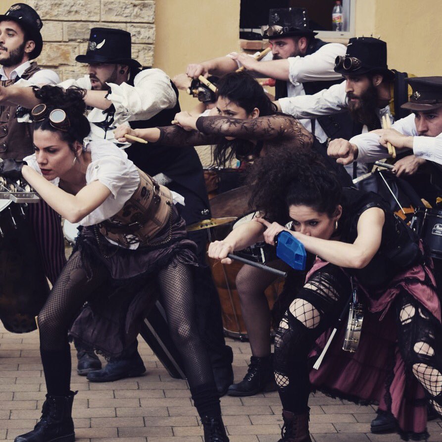 Després d’haver descansat l’últim Aquelarre aquest any hi tornarem a ser!😜
Enguany a més dels Bombollers, Bandtokades, Carranquers i Grepp, també tindrem el plaer d’acollir els guanyadors del Carnaval de Secà, els <a href="/protonspercu/">Protons</a>!!! 🙌🔝
Bon Aquelarre a tothom!!👹🔥🥁🎇