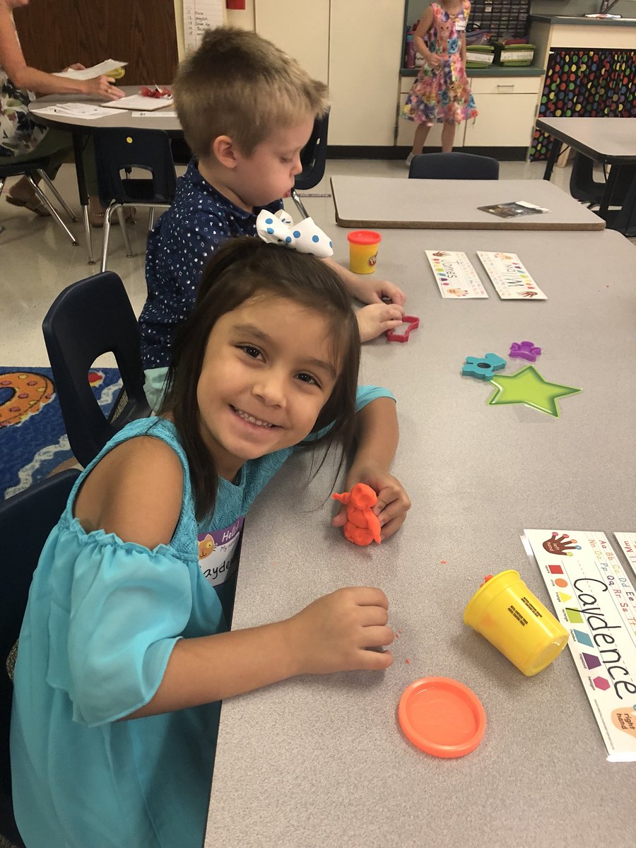 wbfowler96's tweet photo. We loved playing with play doh for first day activities! Look what we can create!#HumbleISDJoy #HumbleFirstDay @HumbleISD_FE #IAmHumble https://t.co/7sNV2oZpbS