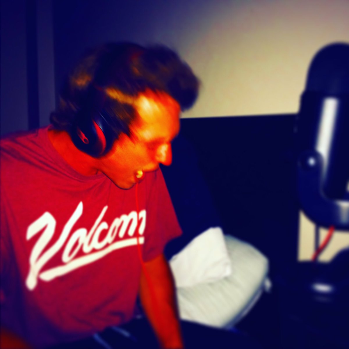 devisalmusic's tweet photo. Working on demos, while I get ready for my studio time! 🎙#music #rap #hiphop #HIPHOPMUSIC https://t.co/JtiXCpDLj0