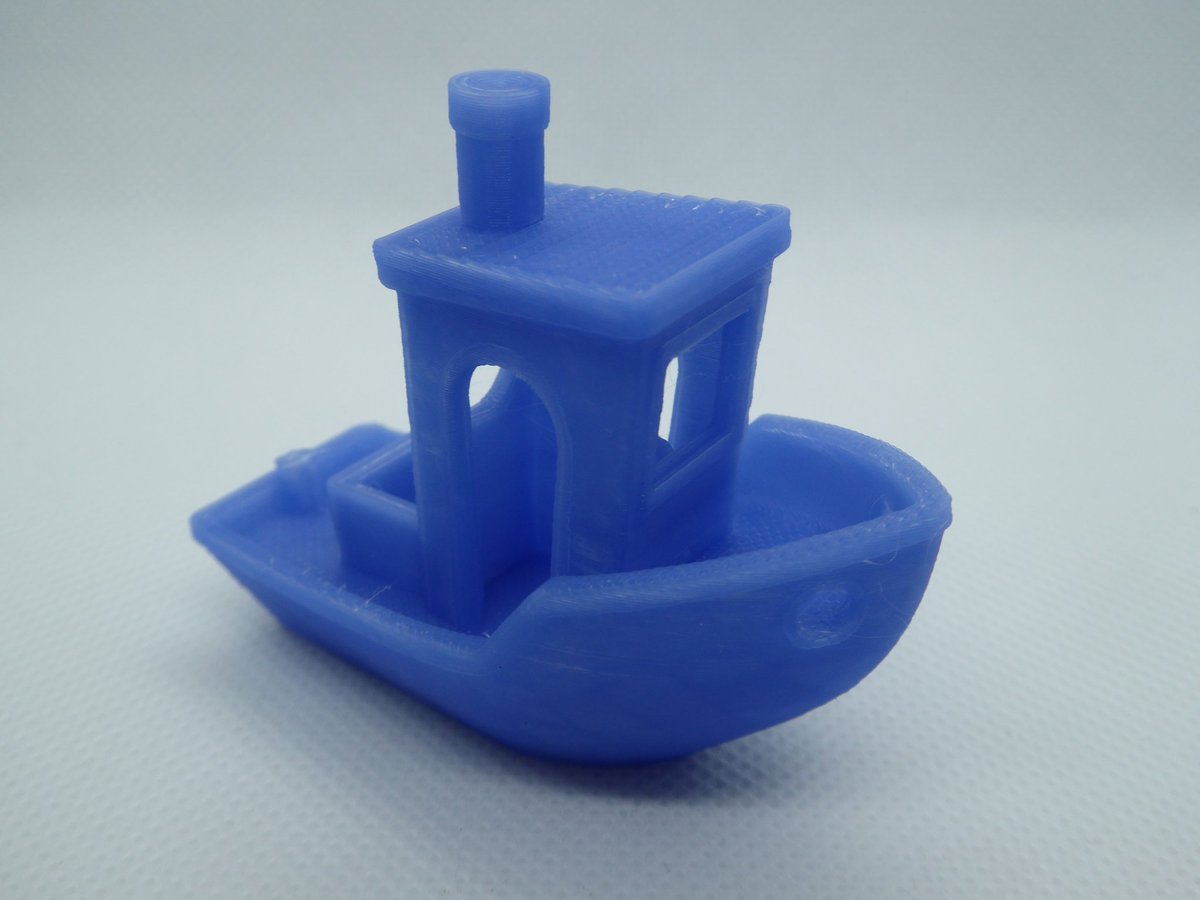 3DPrinTek's tweet photo. #3dprinting today: this is so unbelievably cool - temperature change filament! It was in the freezer for half an hour and then I had to be quick to take the pictures.

@3DBenchy what else?

#sharelearngrow https://t.co/D2cVJVTOlp