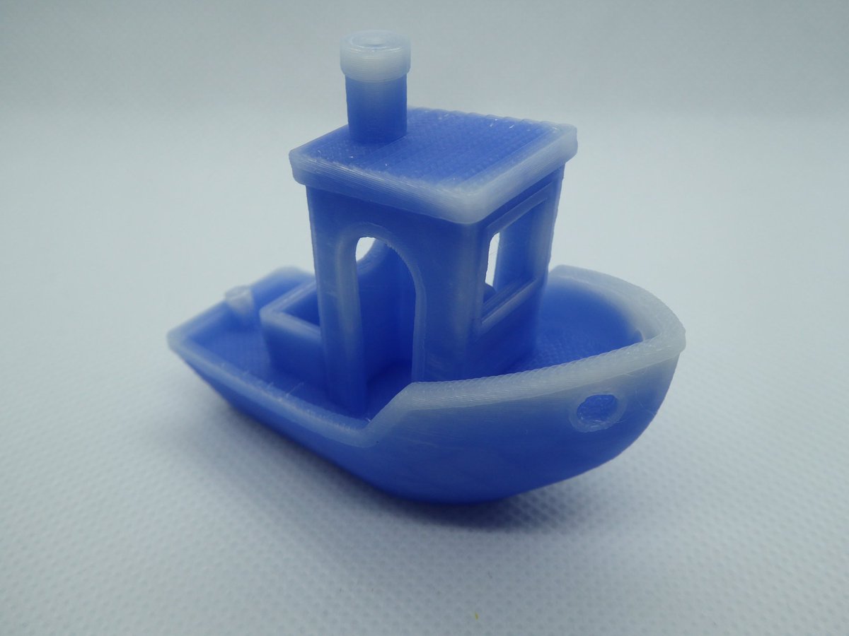 3DPrinTek's tweet photo. #3dprinting today: this is so unbelievably cool - temperature change filament! It was in the freezer for half an hour and then I had to be quick to take the pictures.

@3DBenchy what else?

#sharelearngrow https://t.co/D2cVJVTOlp