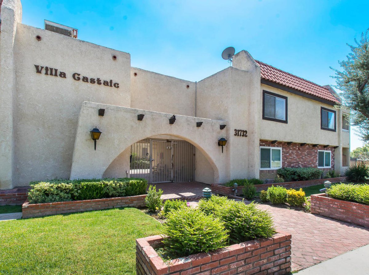 JohnHartRE's tweet photo. Nestled in the beautiful area of #Castaic resides a beautiful #condo! 
Listed by: Cyndi Lesinski and Nesrin Karam

Learn more at https://t.co/HK56TCuLDL

#JohnHart #RealEstateRedefined #JohnHartRE #RealEstate #LosAngeles #RidgeRoute #SantaClarita https://t.co/aNCBu7GK9n