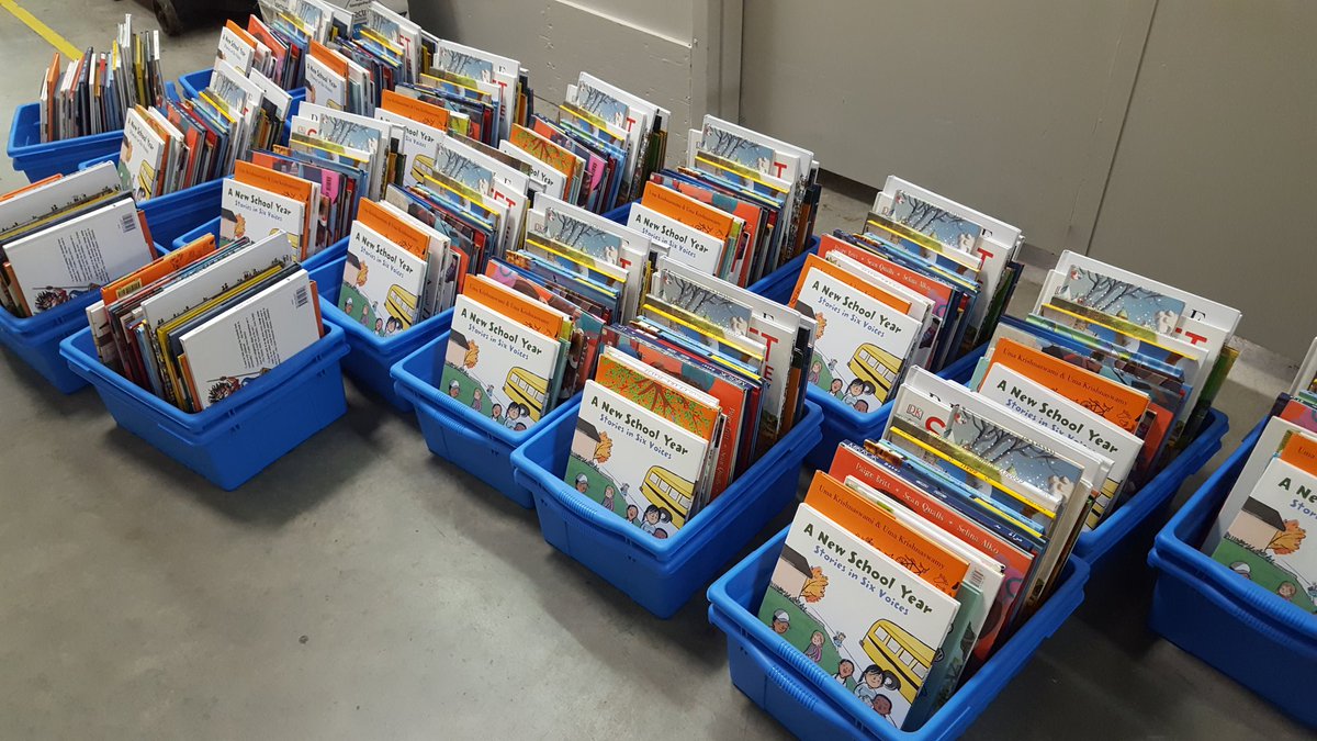 KgturnerErlyLnr's tweet photo. #wsfcs Kindergarten teachers, we organized hundreds of books so they would be ready for #AdaywithK tomorrow. Can't wait to see everyone!! https://t.co/OJqG2mv77p