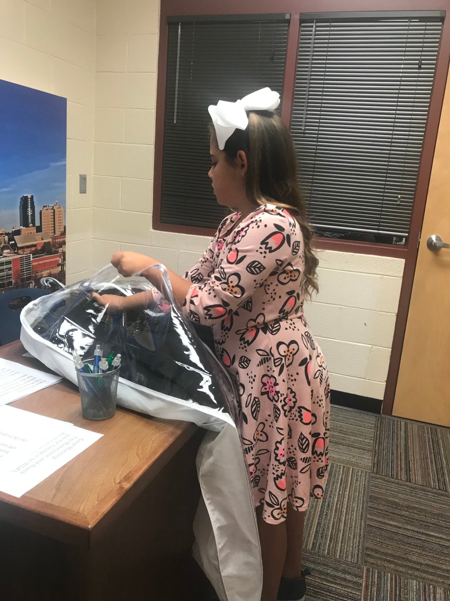 LanaSheltonLow's tweet photo. What goes on behind a WDFL broadcast?  #DFLs are getting the anchor jackets ready, checking cameras, cueing equipment, &amp; hustling to get in the right spots!  #coolestteachers  #schoollikenoneother  @wvlt @WVLTKelsey @kcstechstory @mickidaniel @DFLLibrary @DFLDogwoodES @aenotess https://t.co/NZI7J6mq3x