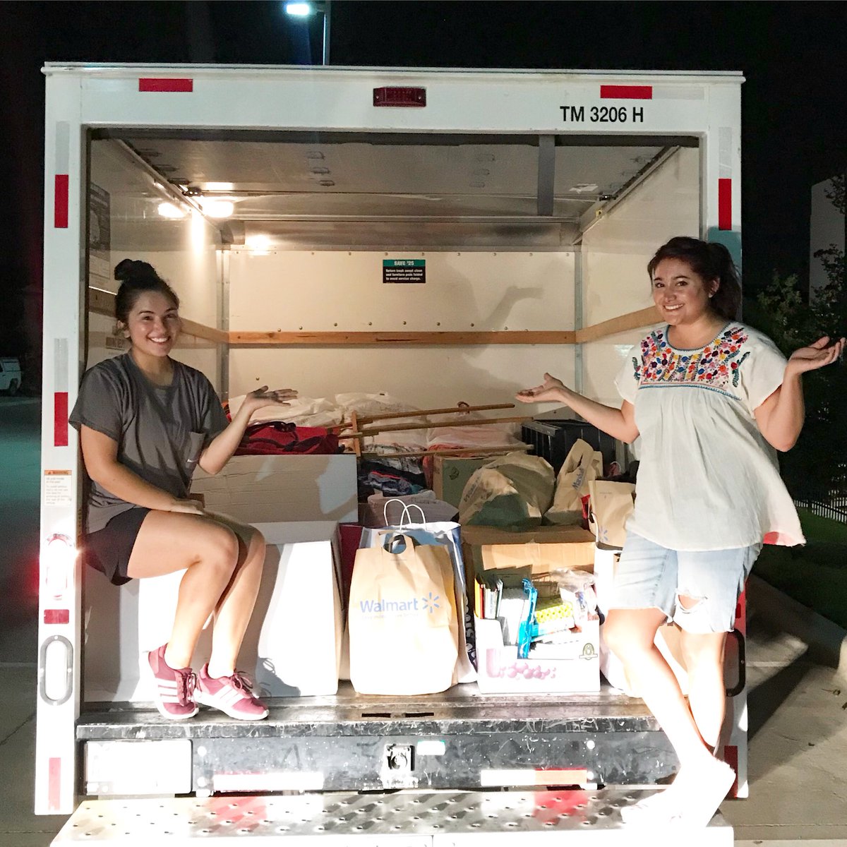 BeautifullyLFD's tweet photo. Uhaul loaded for our #shopping event at #DellChildrens Hospital! Patients of @dellchildrens CBCC got to come and pick out a few clothing items to help with back to school shopping! We are so grateful to everyone who helped make this all possible! 💗 #beautifullyloved #nonprofit https://t.co/Pn5ILeZsUJ