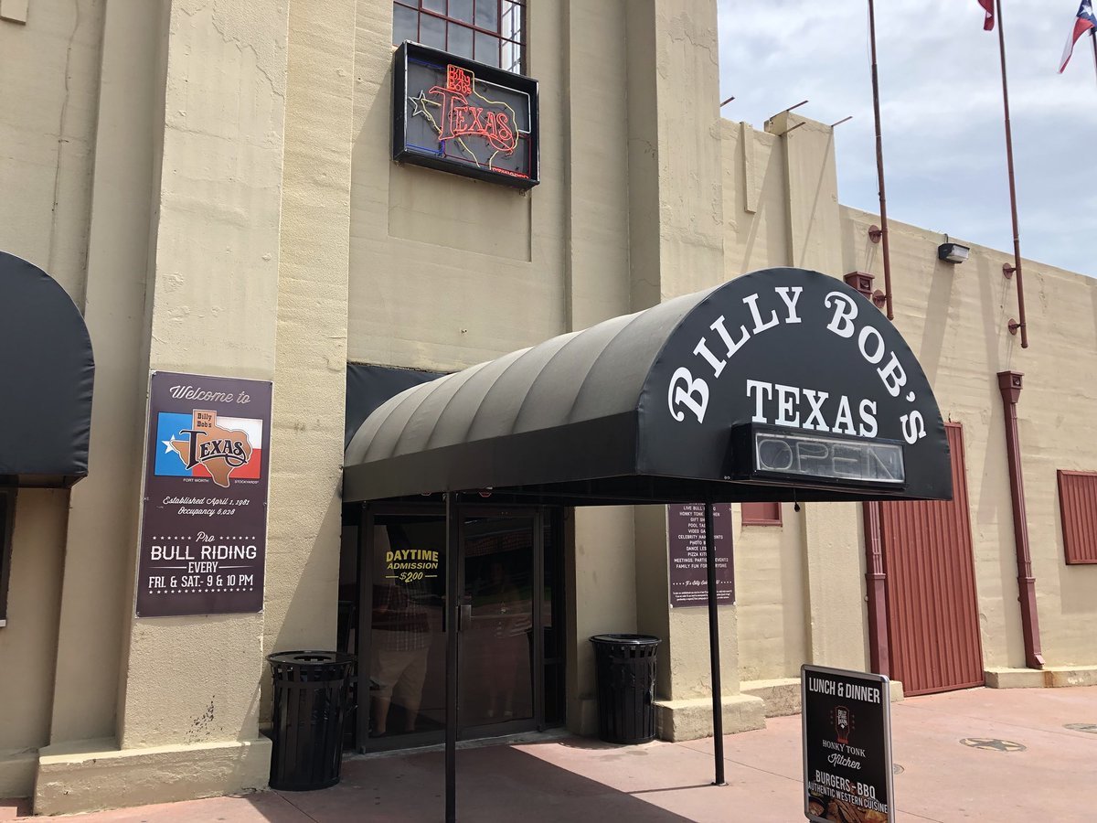sethkovar's tweet photo. Finally got to check this place out. Itโs HUGE! #BillyBobs #FortWorthFun https://t.co/RVEYTFyQ6r