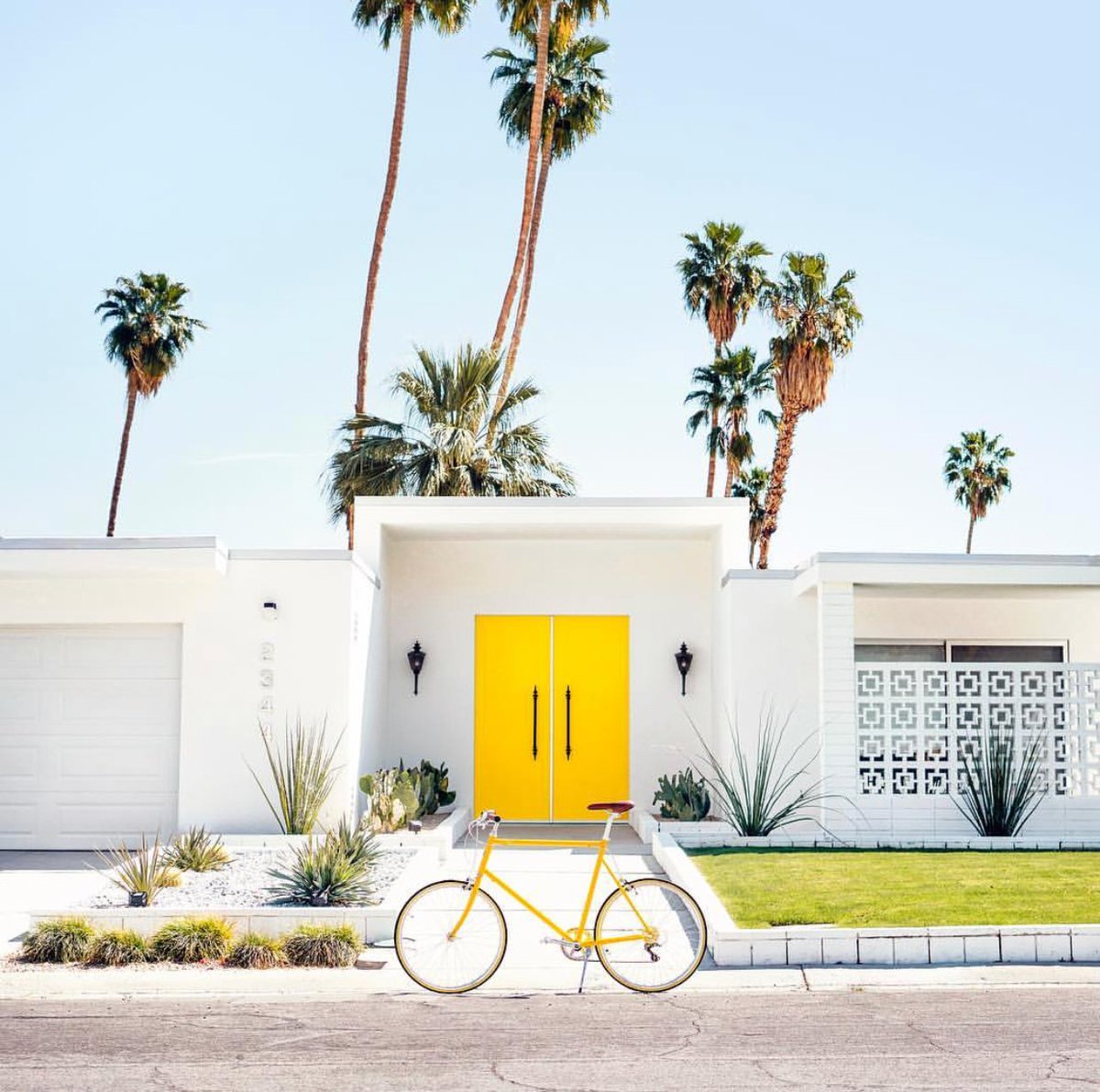 PixsweetUS's tweet photo. Keepin' Monday's mellow and yellow 😝What doors is today going to open for your brand? This door POPs and you know how much we love that! What if we told you that Pixsweet would make your brand POP just as much as this yellow door? 🍋💛 @andrewkuttler https://t.co/n6nWs0yzev