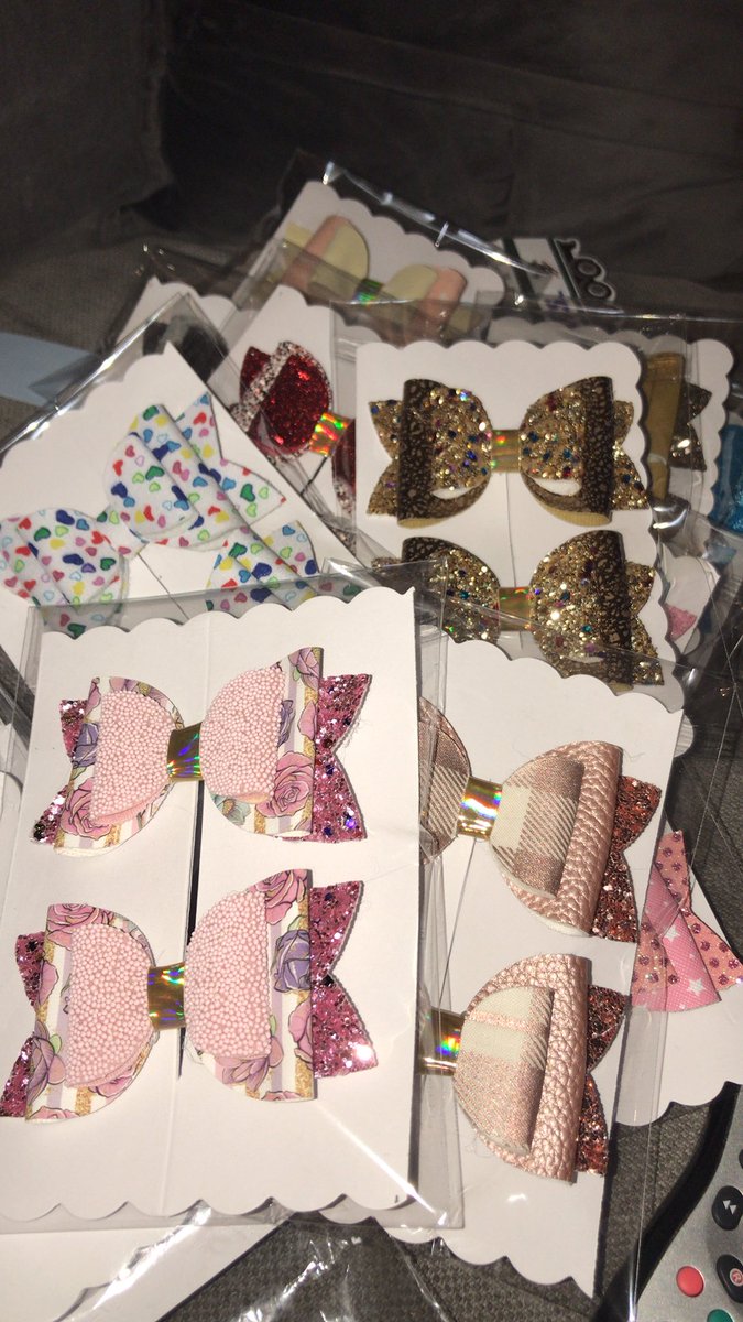 RoRoTeetherBibz's tweet photo. @RoRoTeetherBibz @RoRoTaggy #bows #hairbows #baby #madetosell #available #2forafiver https://t.co/pnBGiQrbMv