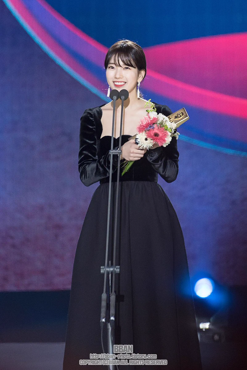 Bae Suzy в X: „Suzy's Airport Fashion“ / X