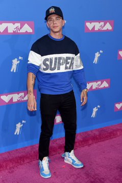 View image on Twitter