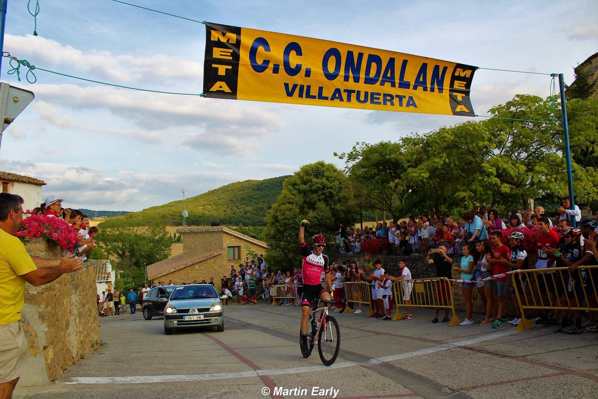 martin__early's tweet photo. Galería de fotos de la carrera junior #Villatuerta 16-08-2018
1 Mikel Retegi @CcErmitagana
2 Ekhi Vigalondo #Aranako
3 @david_camargo17 #Disgarsa #CCColindres
https://t.co/acqnzIfToN https://t.co/eH3lmtK1pI