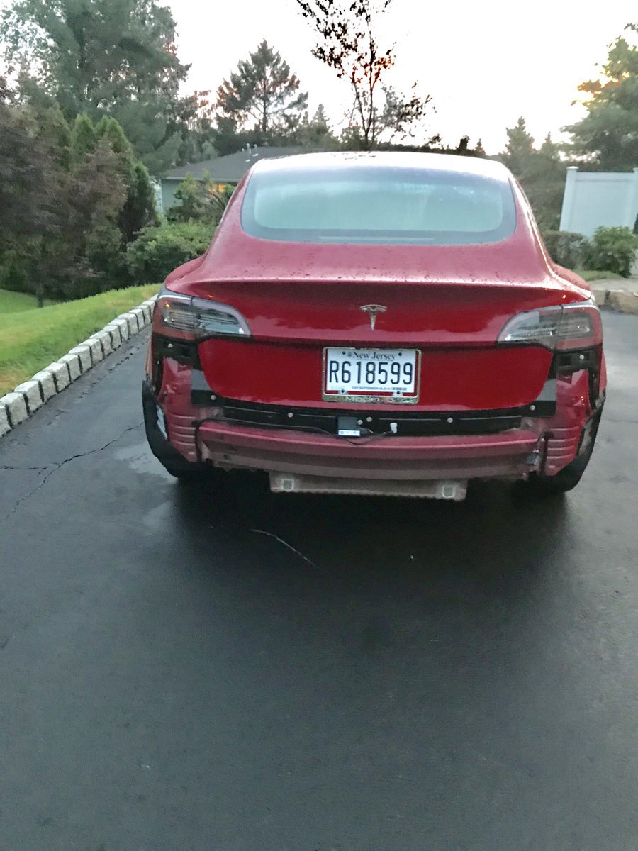 StevieBeef's tweet photo. @willdeasy @Tesla Good to see the rear bumper is still on this one! Lucky they are keeping this one indoors 😛 https://t.co/IAqc6bjfyc