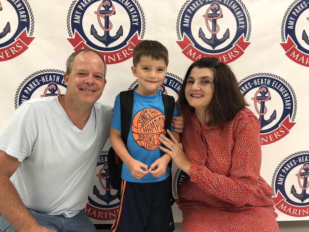 PaulaGatewood3's tweet image. I’m one proud Mariner mama! It’s gonna be fabulous year, for both teacher and student!  #firstgrader #weareAPHE