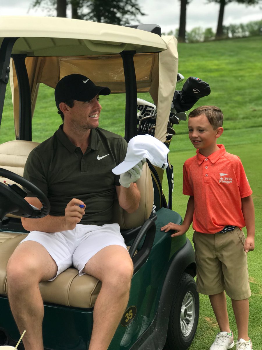 Look who Hunter ran into at an outing benefiting the <a href="/Morgan_Hoffmann/">Morgan Hoffmann</a> Foundation...

Our Ambassador <a href="/McIlroyRory/">Rory McIlroy</a>👏🏼👏🏼👏🏼👏🏼

Lucky to have such a great role model for our PGA jr. League golfers!