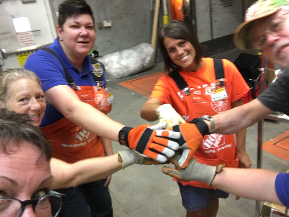 Deborah Gibson (@debogibson67) on Twitter photo Our 7 o’clock freight team is putting safety first by always wearing gloves. These guys rock! <a href="/Solanohd1/">Steve Solano</a> #MidSouthSafetySelfie <a href="/hollycSM1771/">Holly Chandler</a> Our 7 o’clock freight team is putting safety first by always wearing gloves. These guys rock! <a href="/Solanohd1/">Steve Solano</a> #MidSouthSafetySelfie <a href="/hollycSM1771/">Holly Chandler</a>